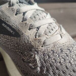 Brooks Levitate 2 Womens Grey White Knit DNA AMP Running Shoes Sneakers